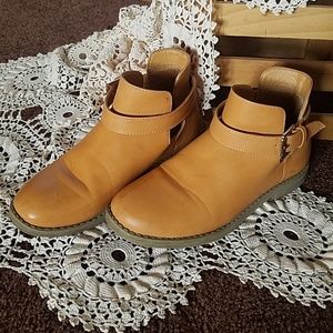 Girl's Boots